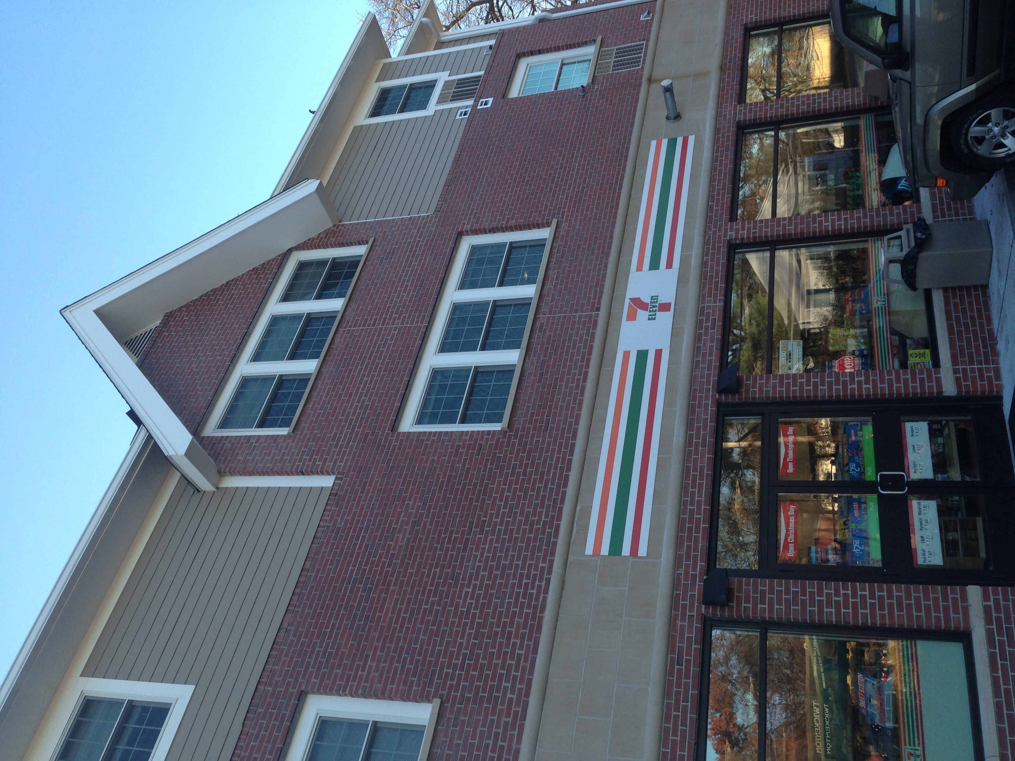Dedham MA 7-Eleven