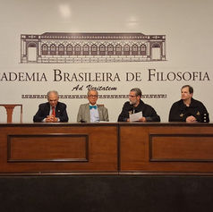 Embaixador José Jerônimo Moscardo e Deonísio da Silva recebem a medalha Antônio Paim