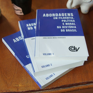 Novos livros da acadêmica Anna Maria Moog Rodrigues