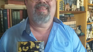 Francisco Caruso recebe menção honrosa por livro de poesia