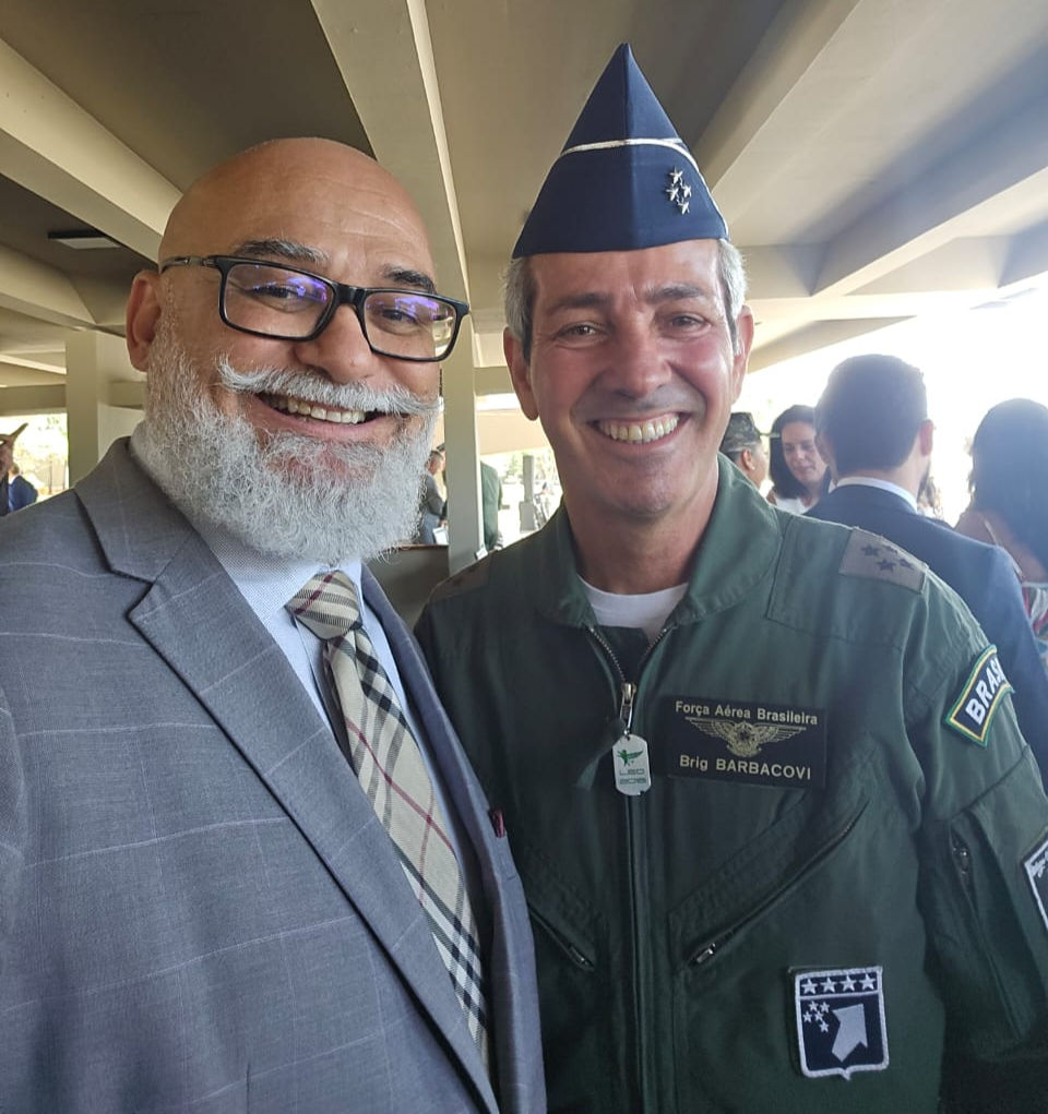 Brigadeiro José Vagner Vital, Diretor e Coordenador do Comitê Aeroespacial do SIMDE e o Tenente-Brigadeiro do Ar Alcides Teixeira Barbacovi, Comandante de Operações Aeroespaciais da FAB
