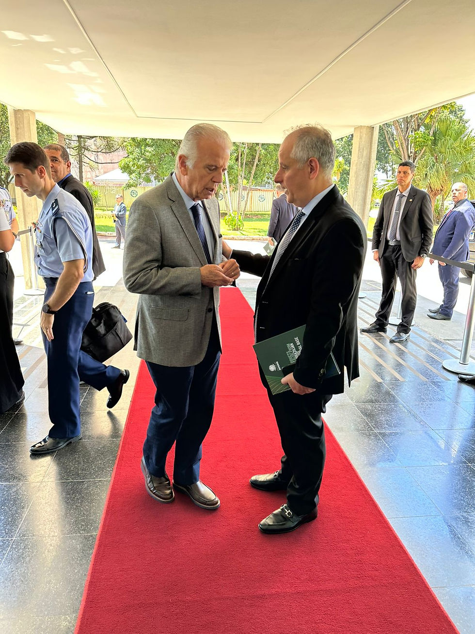 Sr. José Mucio, Ministro da Defesa, e Dr. Frederico Aguiar, Presidente do SIMDES.