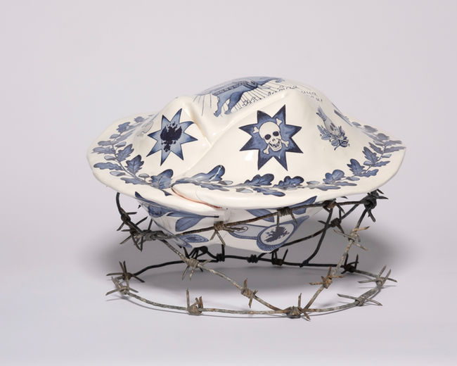 Thieves
black zone
Valeria Vitvitskaya
ceramics
sculpture