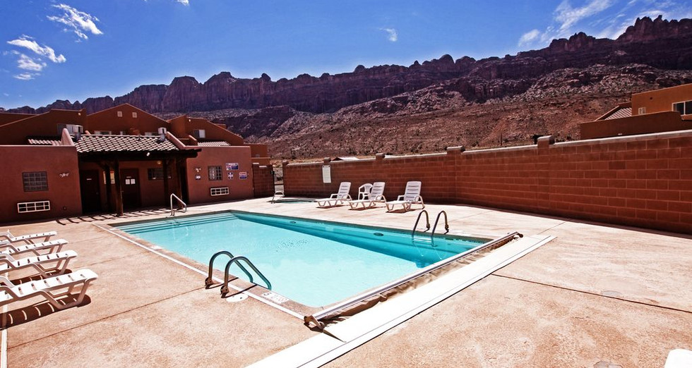Moab Vacation Rental Pet Friendly Sleeps 8 Pool Moab Adventure Condo
