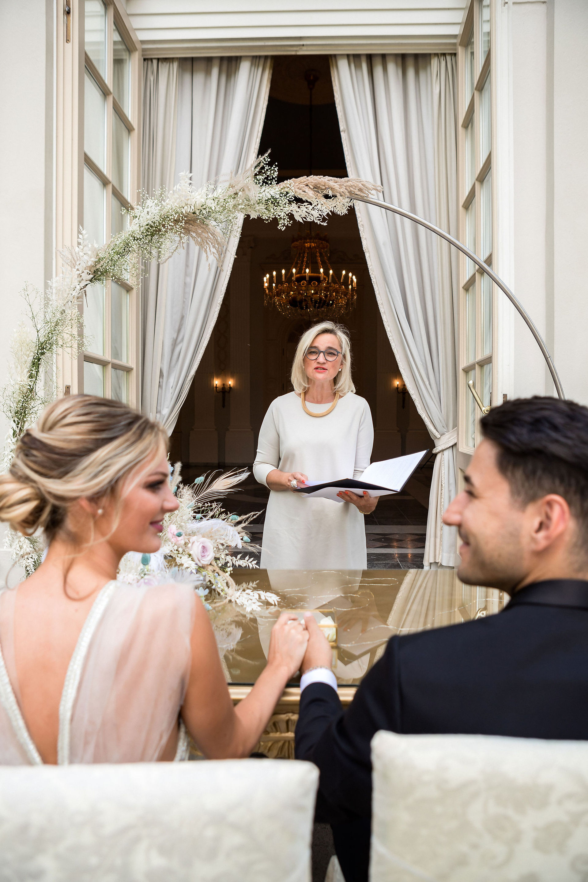 Märchenhochzeit in der Redoute Bonn | gläserne Kutsche | Schlosshochzeit | Hochzeitsdekoration