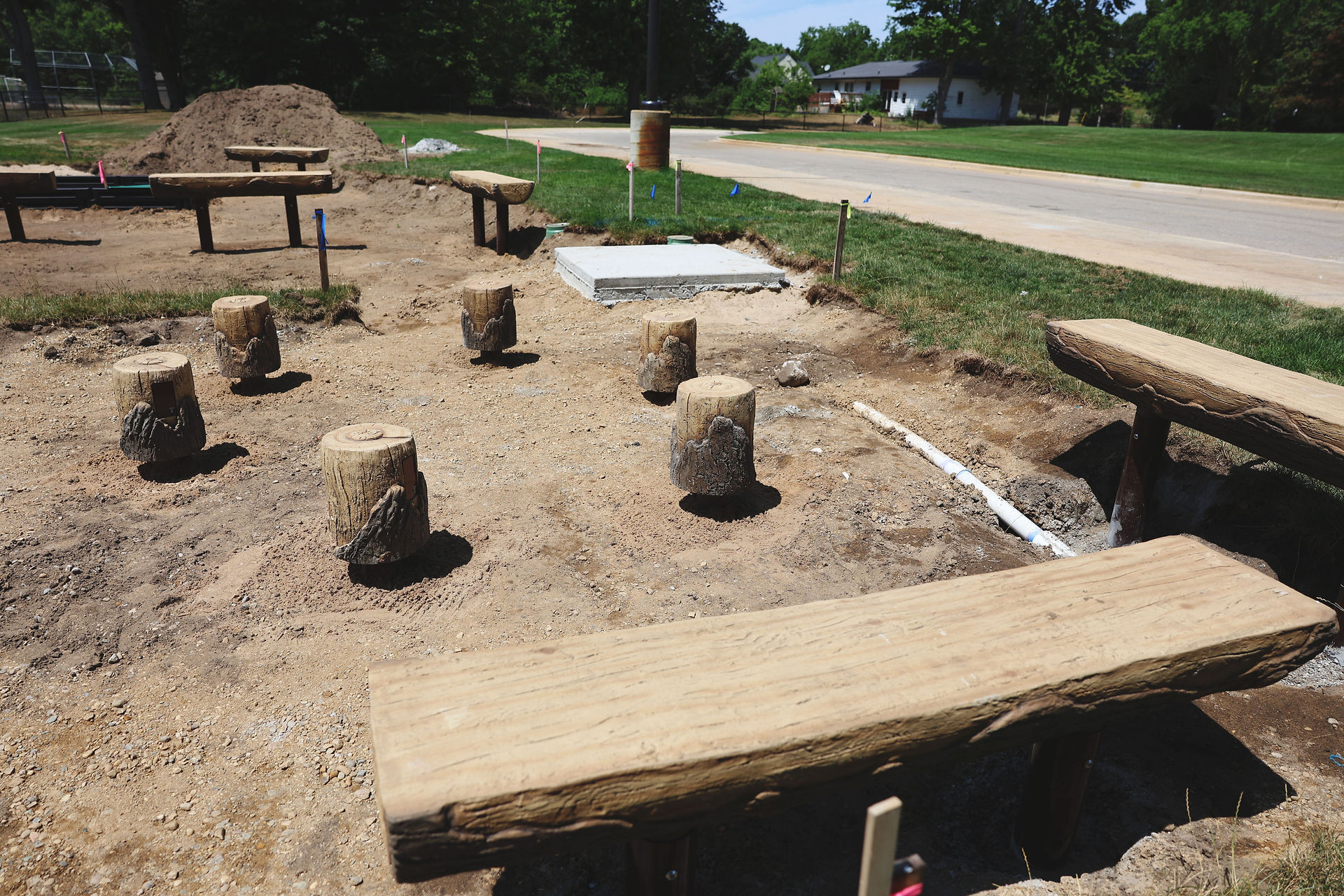 Log benches placed in natural outdoor classroom setting at elementary school