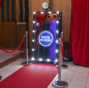 Photobooth Miroir Tapis Rouge.jpg