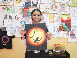 "A arte é meu refúgio": aos 14 anos, Maria Eduarda conta como o desenho transformou sua forma de enxergar o mundo