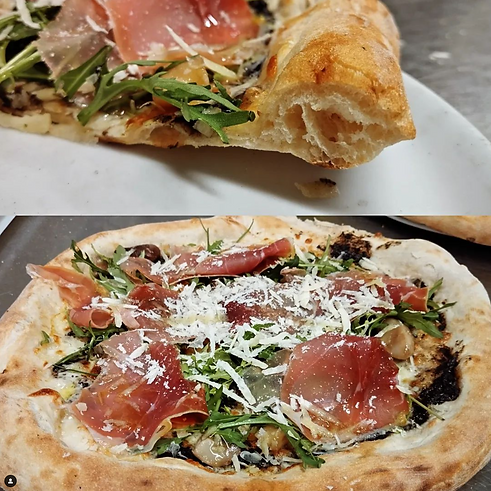 Fluffige und knusprige Pizza Ischia Porto