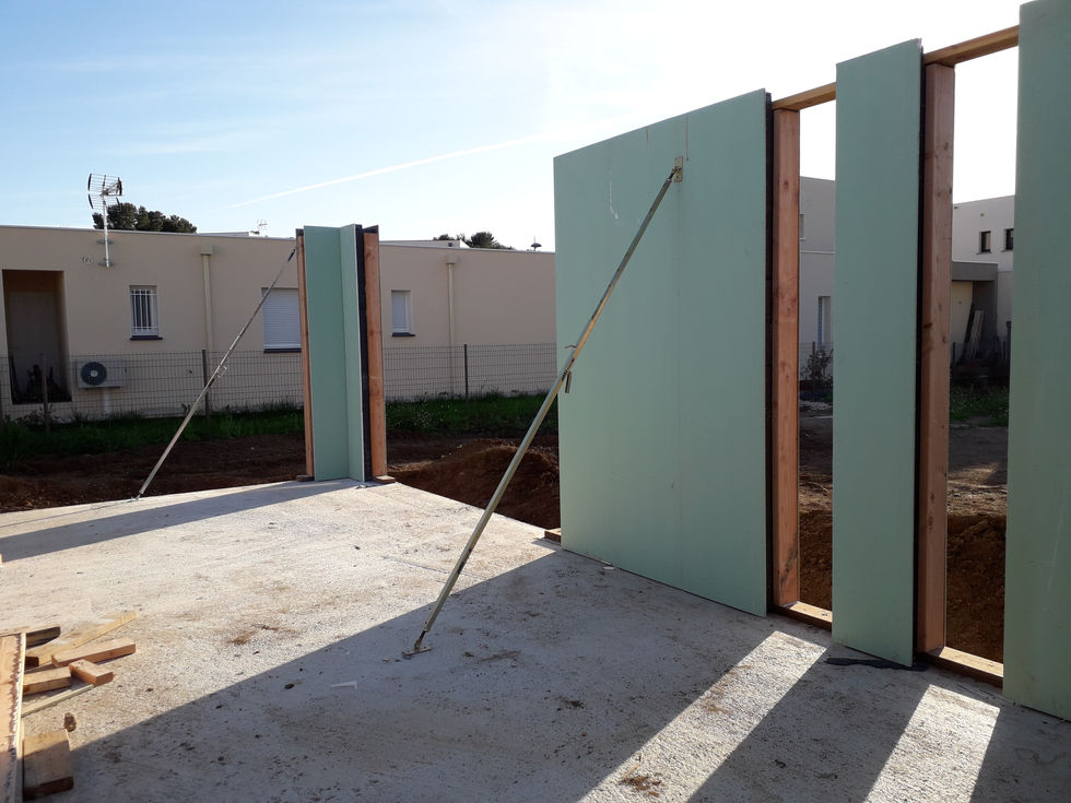 Construction neuve plain-pied sur vide sanitaire, ossature bois BEOPAN “3 en 1”, adaptée sol argileux, conception VD DESIGNER.