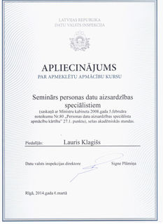 Uzņēmuma īpašnieks un valdes loceklis, zvērināts advokāts Lauris Klagišs ir specializējies datu aizsardzības tiesībās, 2006.gadā ieguvis maģistra grādu tiesību zinātnē