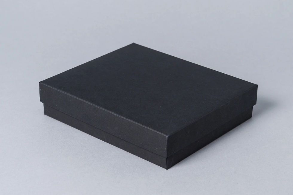 Sīktēls: Dāvanu kaste no krāsaina kartona 140x120x30 mm
