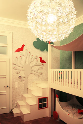 Сказочный домик в волшебном лесу