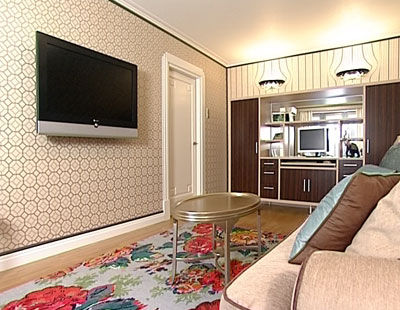 Роман с обоями