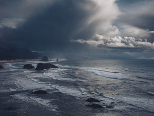 Winter Storm Rolls in to the Oregon Coast
