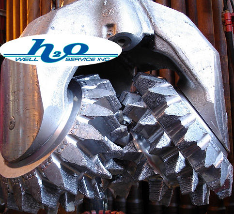 Water well drilling bit for cutting through hard rock