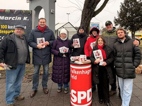 Der direkte Weg, um mit Menschen in Kontakt zu kommen, sind unsere Infostände.