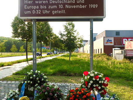 Gedenkveranstaltung zum 64. Jahrestag der Errichtung der Berliner Mauer - am 13. August 1961 - und Gedenken an die acht Todesopfer am Grenzübergangsabschnitt im Spandauer Ortsteil Staaken.