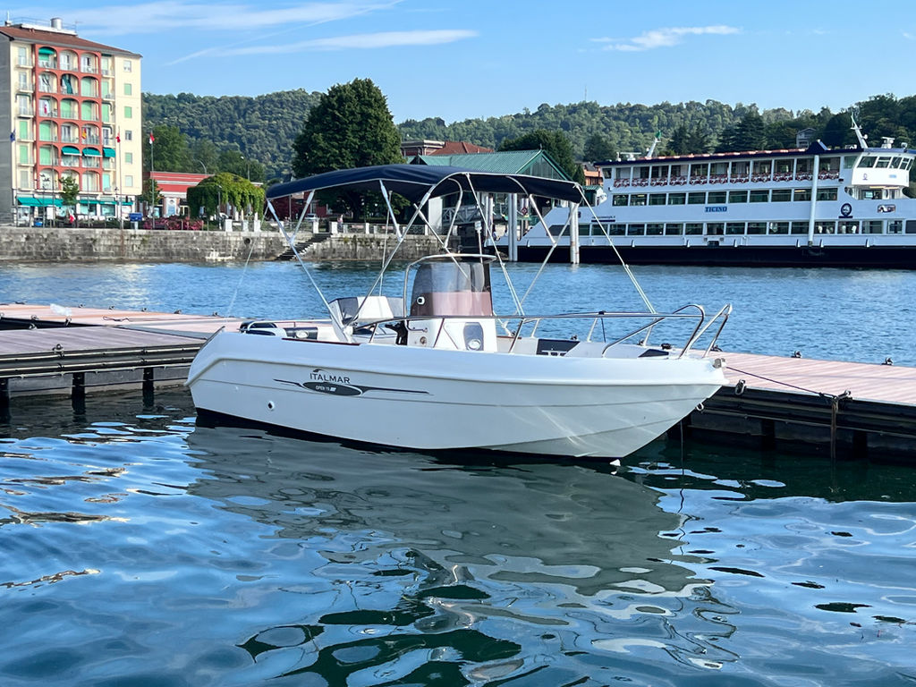 Barca Italmar 19 sul Lago Maggiore