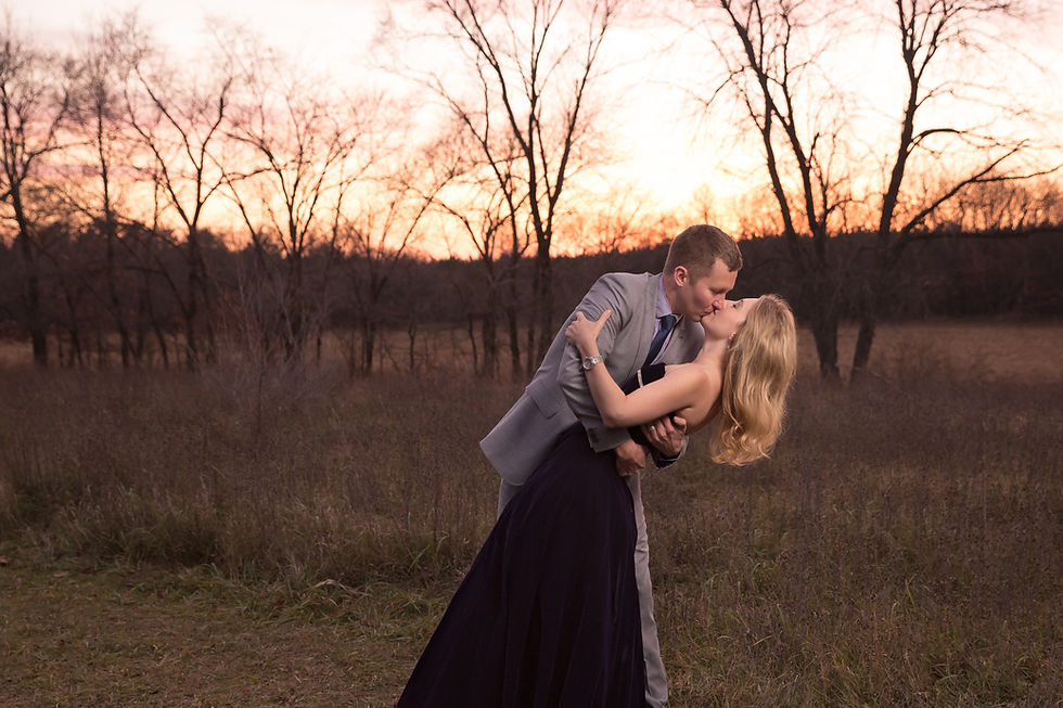 Ellie-Honl-kiss-sunset