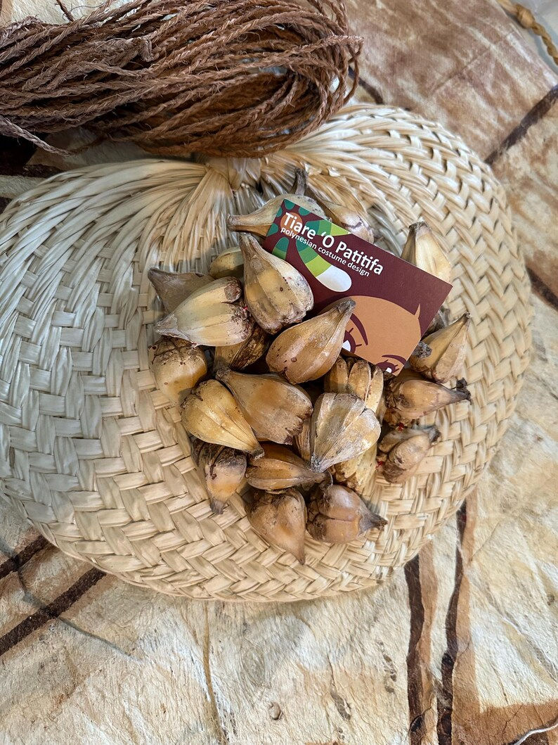 Thumbnail: Samoan Warrior Lei – Polynesian Handmade Necklace with Bold Red Design