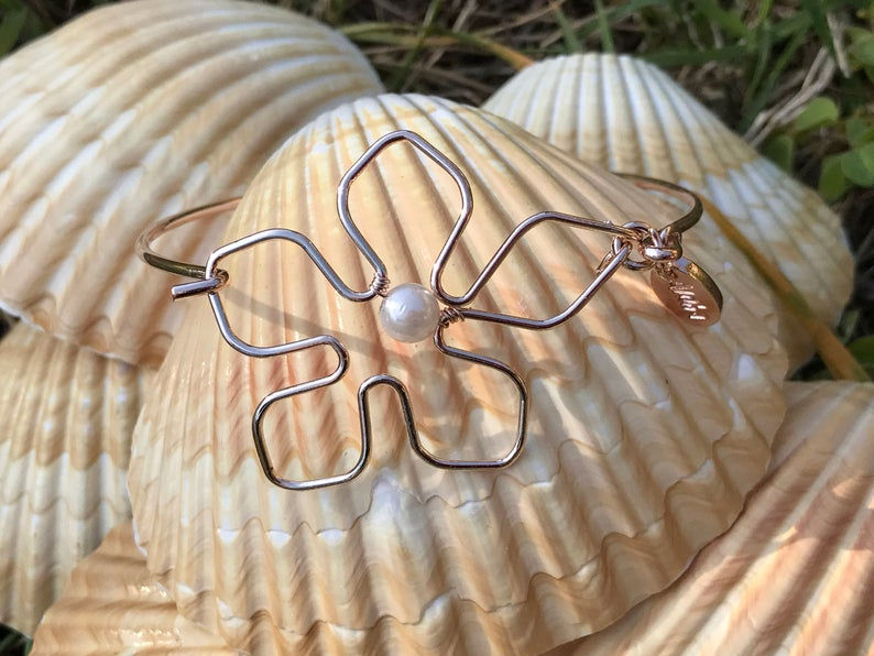 Thumbnail: Rose Gold Flower Cable Bracelet with Ivory Pearl