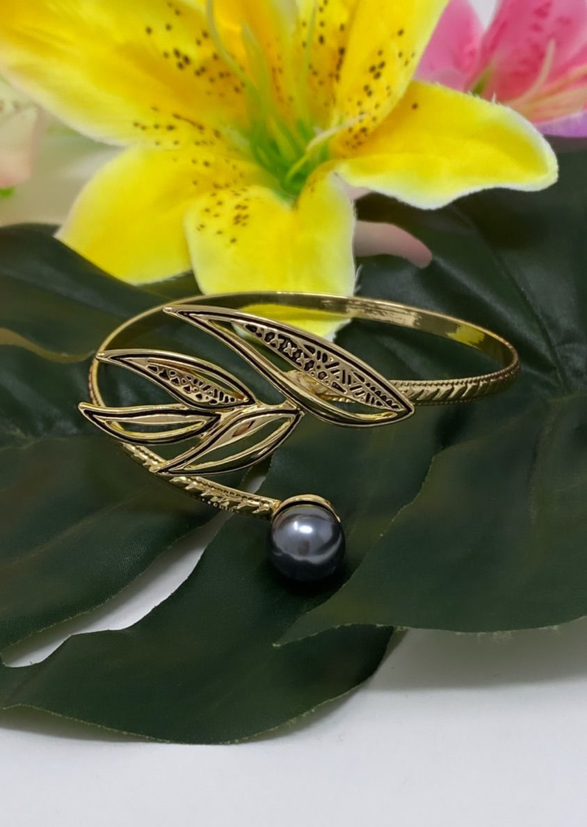 Thumbnail: Hawaiian Gold Plated Single Pearl Leaf Bracelet
