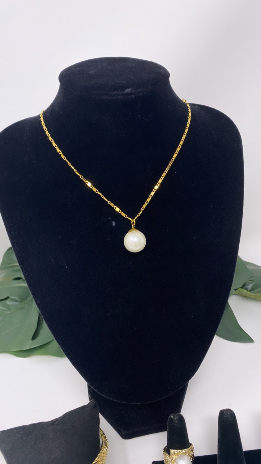 Thumbnail: 14kgf Hawaiian Heirloom White shell pearl set