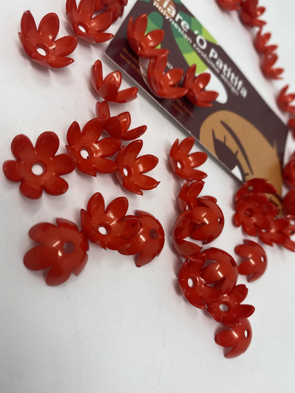 Thumbnail: Loose Acrylic Flower Beads (Kahoa Flowers)