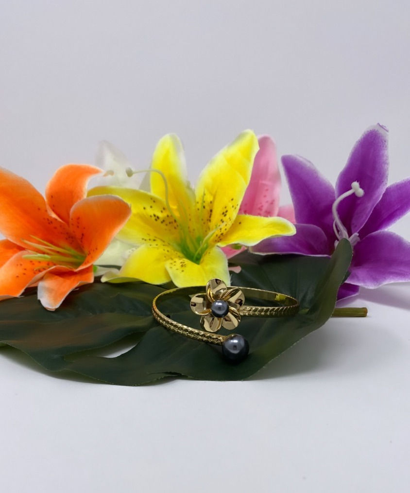 Thumbnail: Hawaiian Gold Plated Double Pearl Flower Bracelet