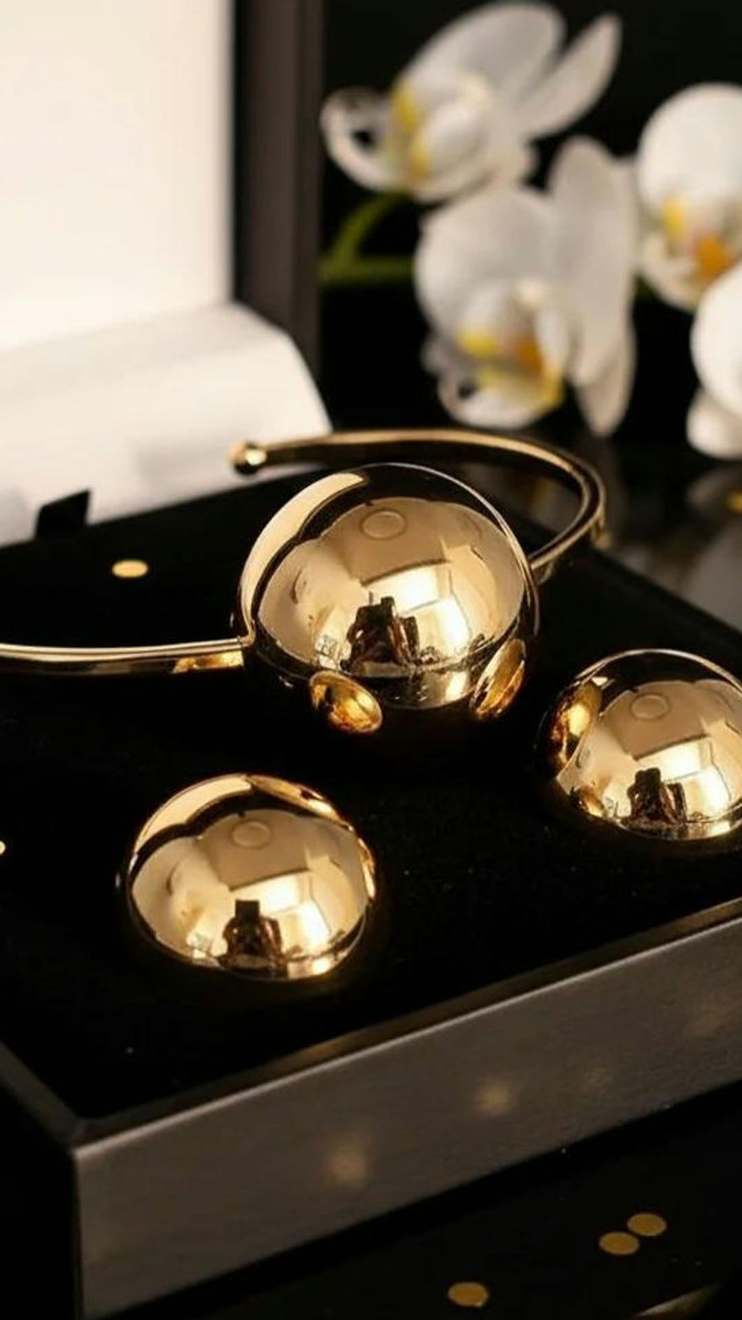 Conjunto Botão BOLD G - banho ouro 18k 