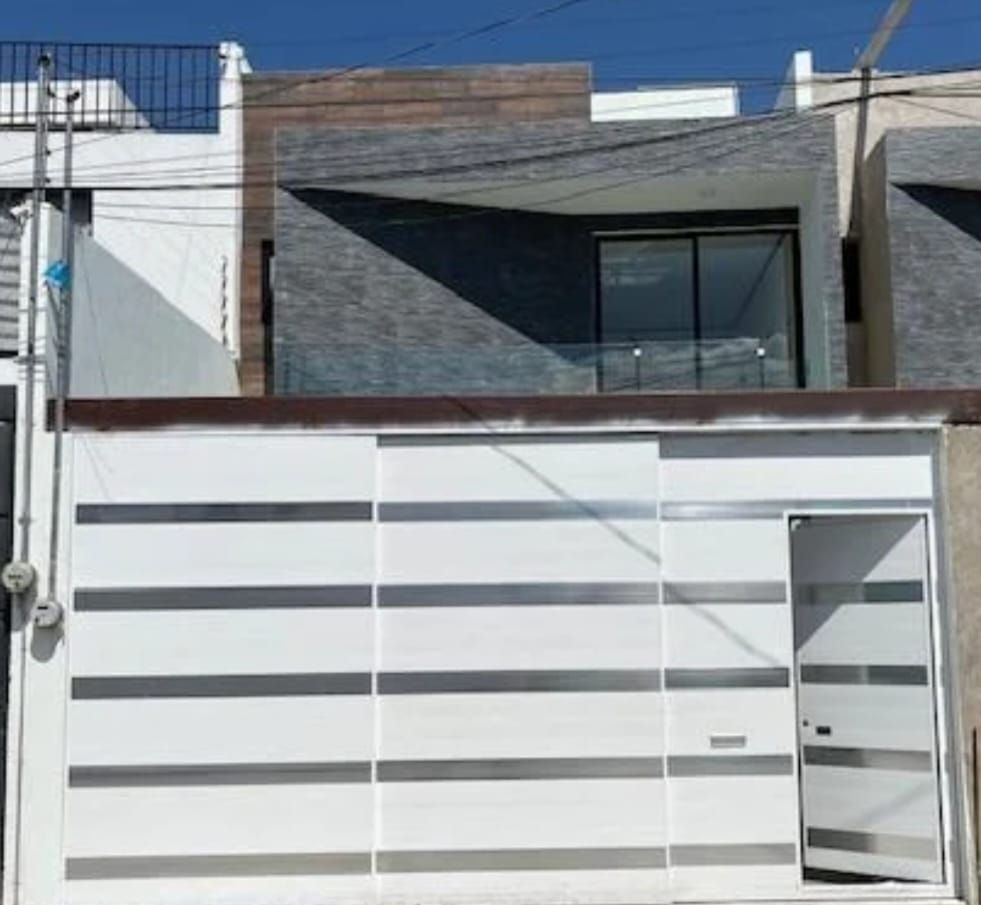 VENTA DE AMPLIA CASA UBICADA EN LA ZONA DE ARBOLEDAS DE LOMA BELLA