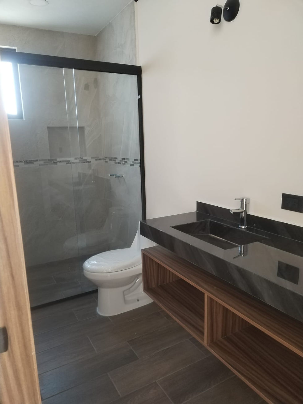 Miniatura: VENTA DE AMPLIA CASA UBICADA EN LA ZONA DE ARBOLEDAS DE LOMA BELLA