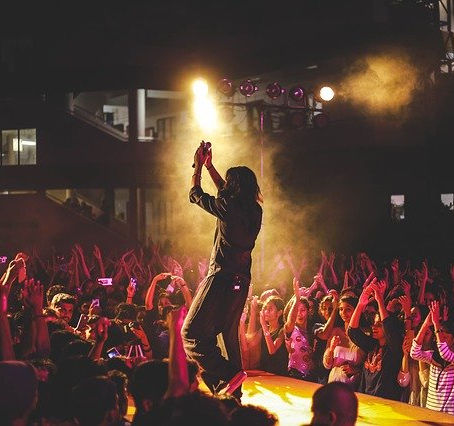       CONTRA EL ABURRIMIENTO