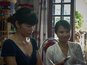 Single moms in Hanoi gather and discuss love lives, deadbeat fathers, and secret births