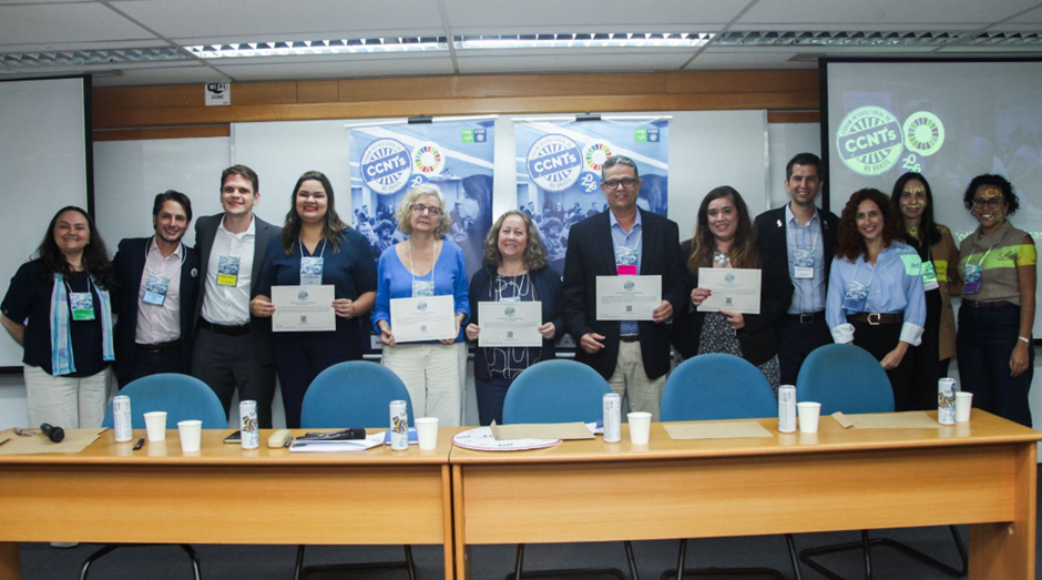 Representantes dos cinco melhores projetos são premiados após apresentações orais