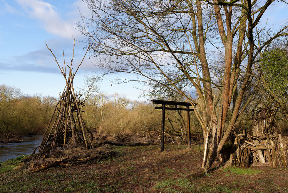 L'île aux enfants avec le tipi, le torii et des cabanes d'enfants.