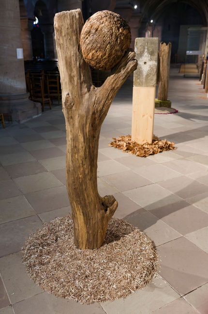 Thésée, et au fond le labyrinthe