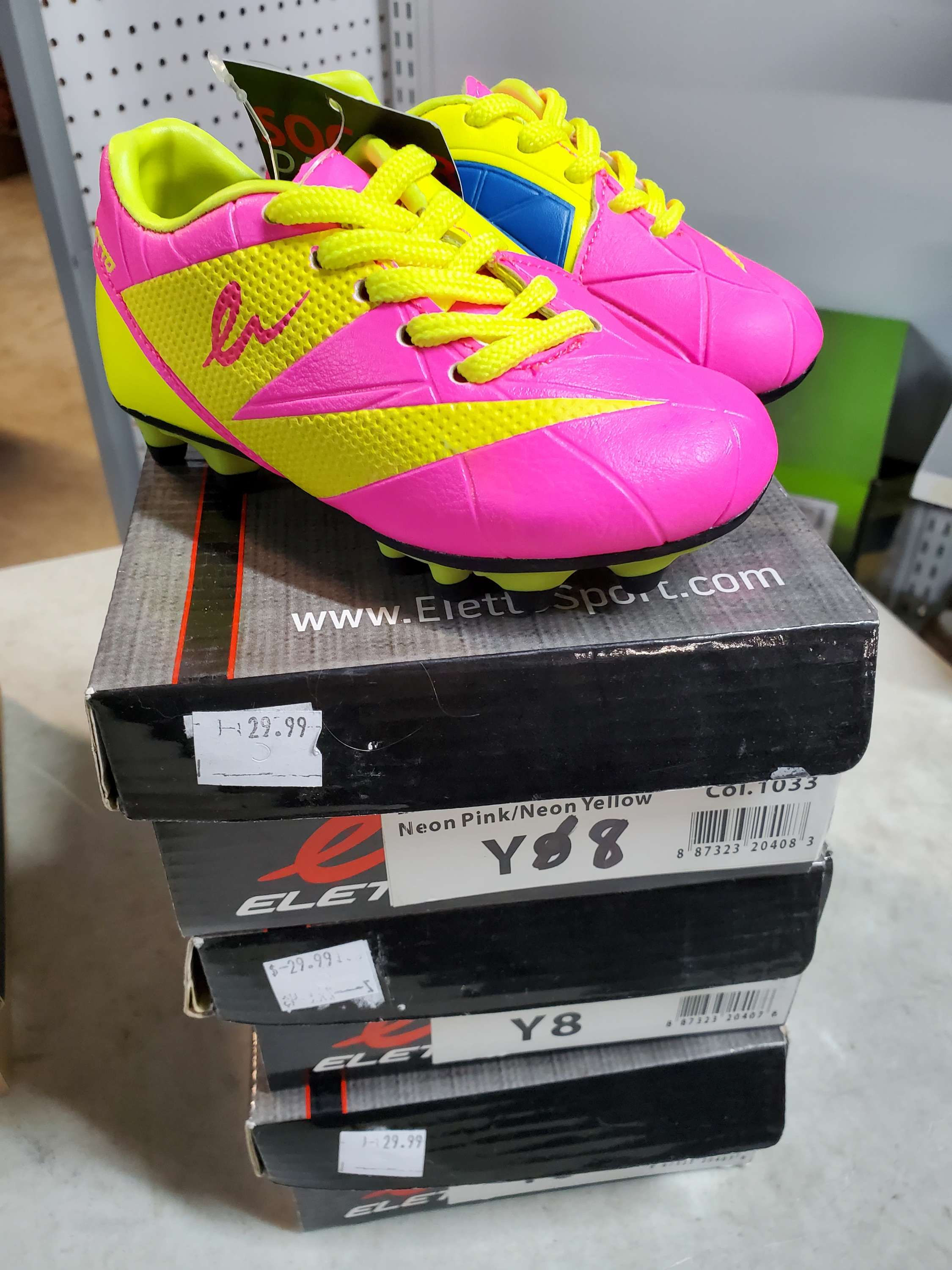 Youth size 8 soccer shoes pink cleats