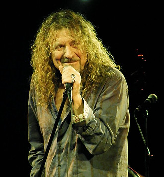 800px-Robert_Plant_at_the_Palace_Theatre