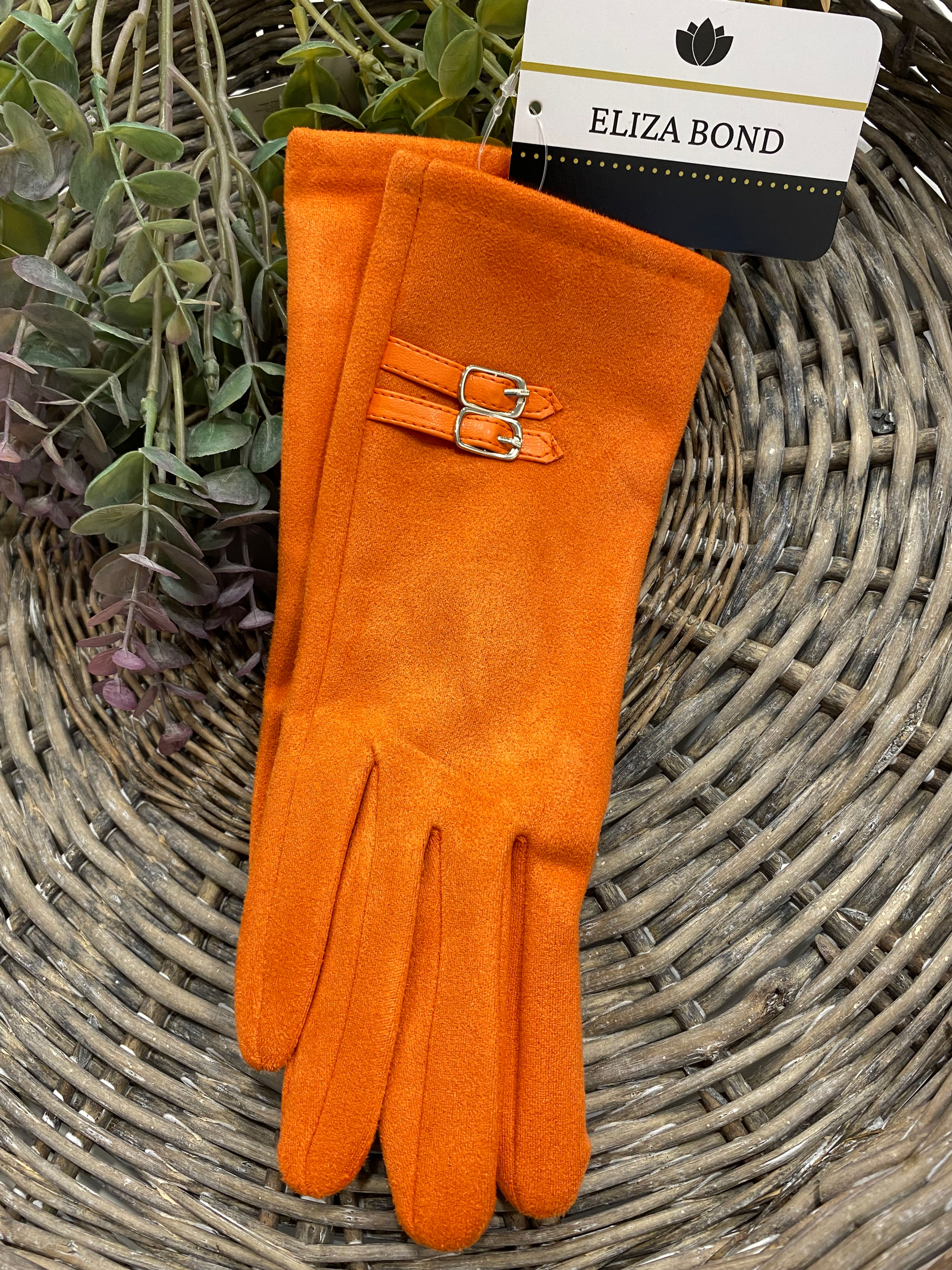 Soft buckle glove