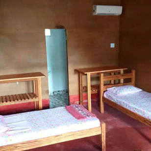 Desfrute do conforto em harmonia com a natureza em nossos quartos na Pousada Encontro das Águas, proporcionando uma estadia relaxante e inspiradora para os amantes da pesca