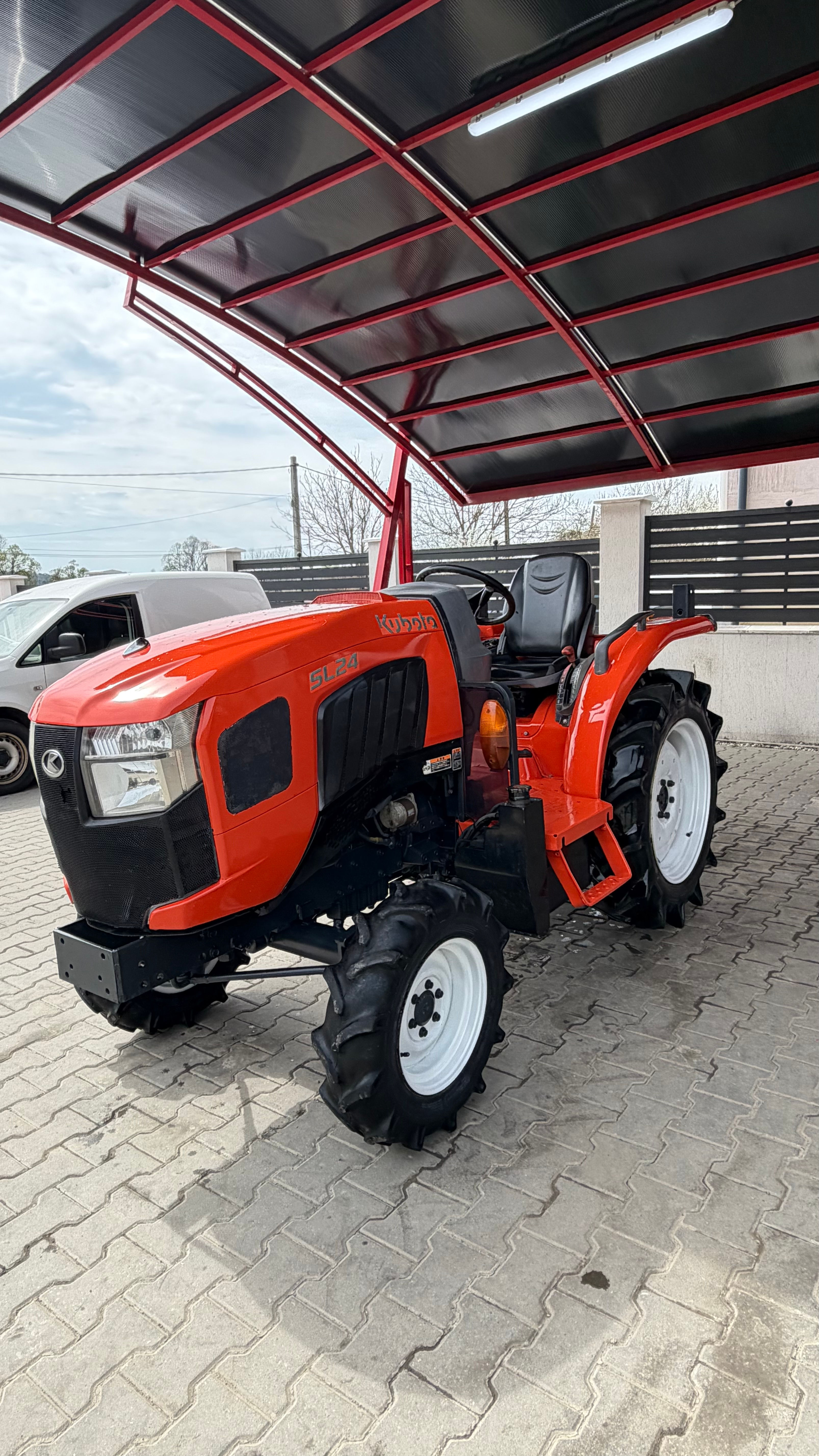 Kubota SL24 – tractor japonez compact, puternic și economic
