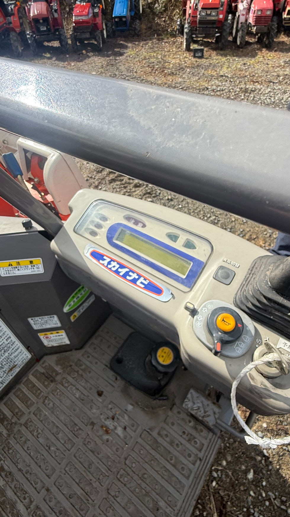 Miniatură: De vânzare combină japoneză pe șenile Kubota SR215