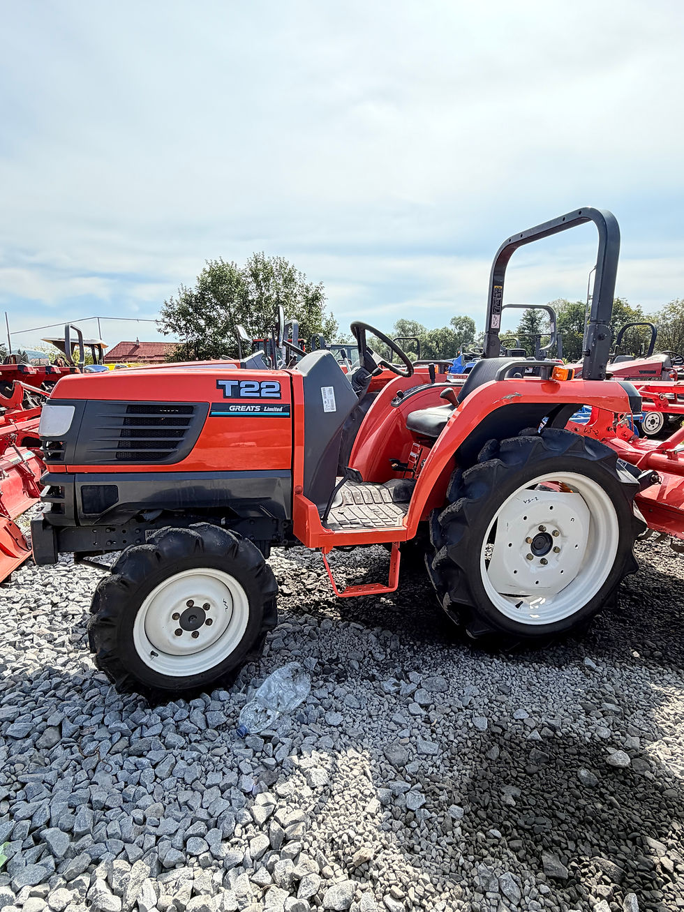 Miniatură: Tractor japonez Kubota T22 4x4 cu freză inclusă