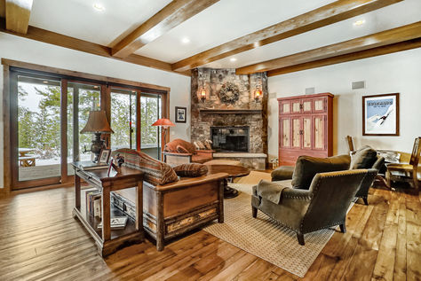 7.Living_Room_1_.jpg