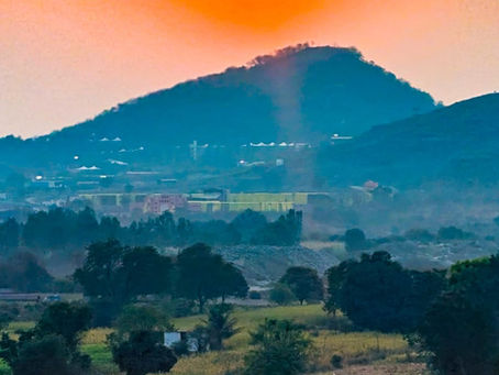 THE SUN DOESN’T ARGUE