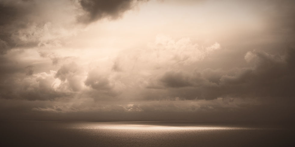 Météorologie : Sur l'Île aux Ébènes, aucun nuage ne dissimule les aspérités de l'Île.