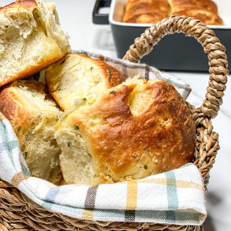 Garlic Herb Dinner Rolls