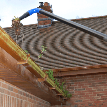 Fotos Cleaning Gutters 10.png